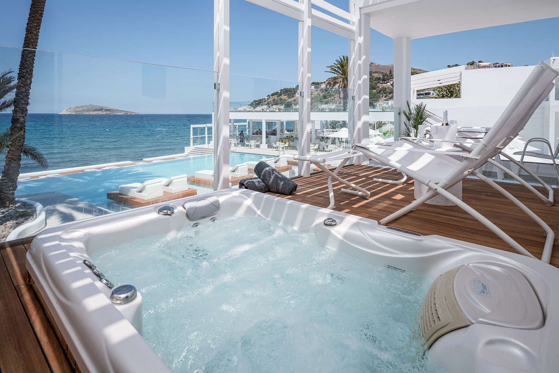 
Outdoor jacuzzi